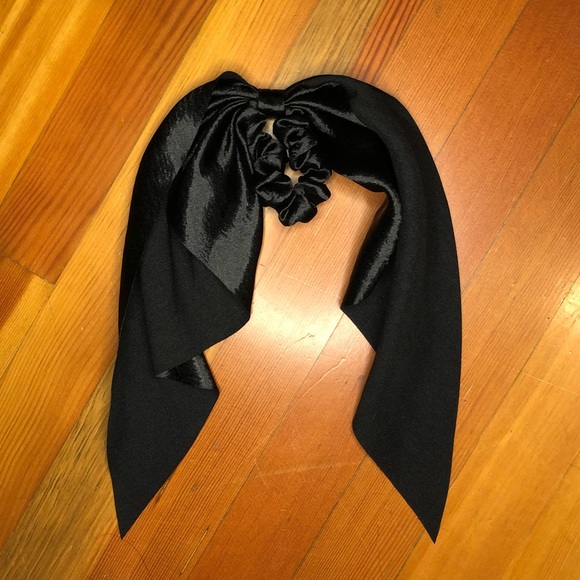 Urban Outfitters Darling draped bow scrunchie OS NWOT - Picture 2 of 2